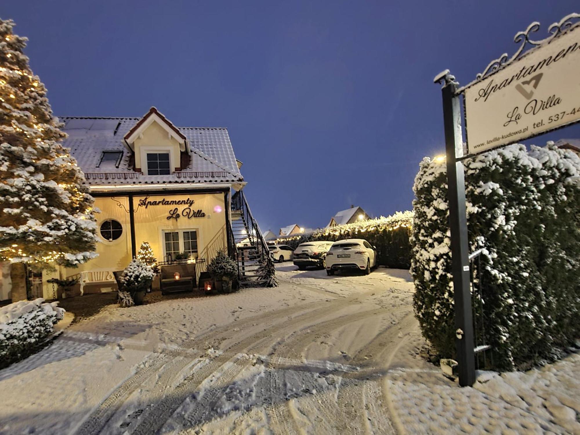 Apartamenty "La Villa" Z Klimatyzacja, Ogrodem, Parkingiem, Blisko Centrum Kudowa Zdroj Luaran gambar