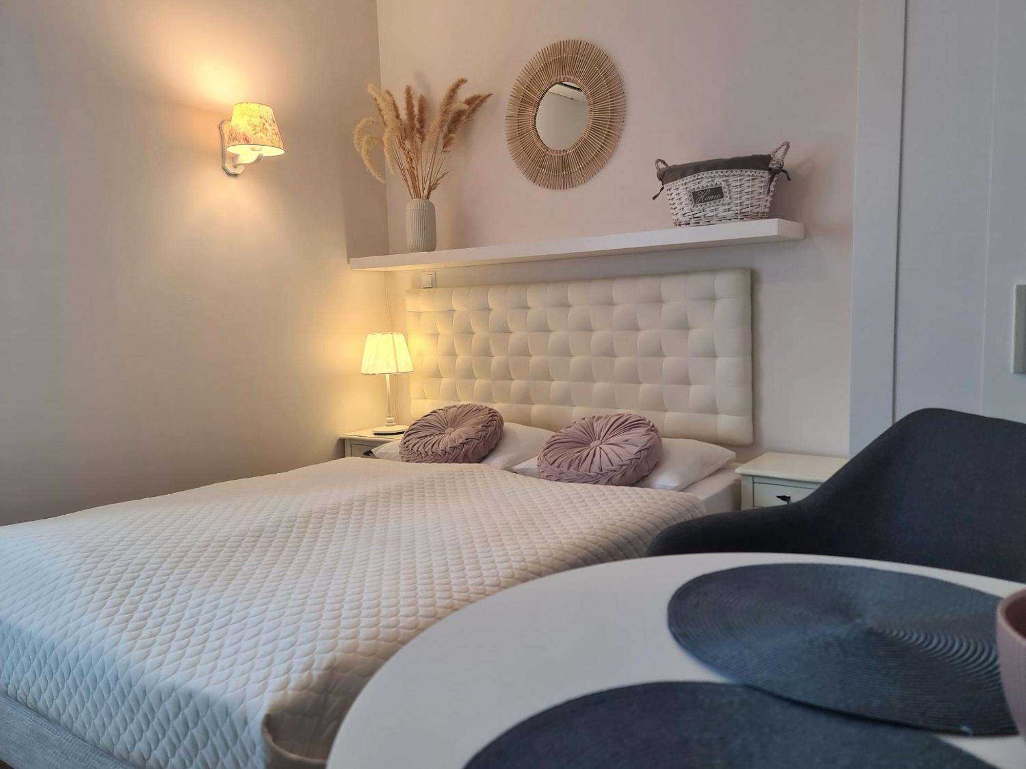 Apartamenty "La Villa" Z Klimatyzacja, Ogrodem, Parkingiem, Blisko Centrum Kudowa Zdroj Luaran gambar
