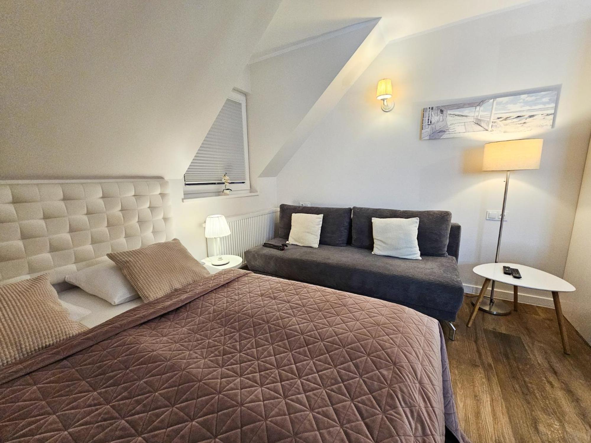Apartamenty "La Villa" Z Klimatyzacja, Ogrodem, Parkingiem, Blisko Centrum Kudowa Zdroj Luaran gambar