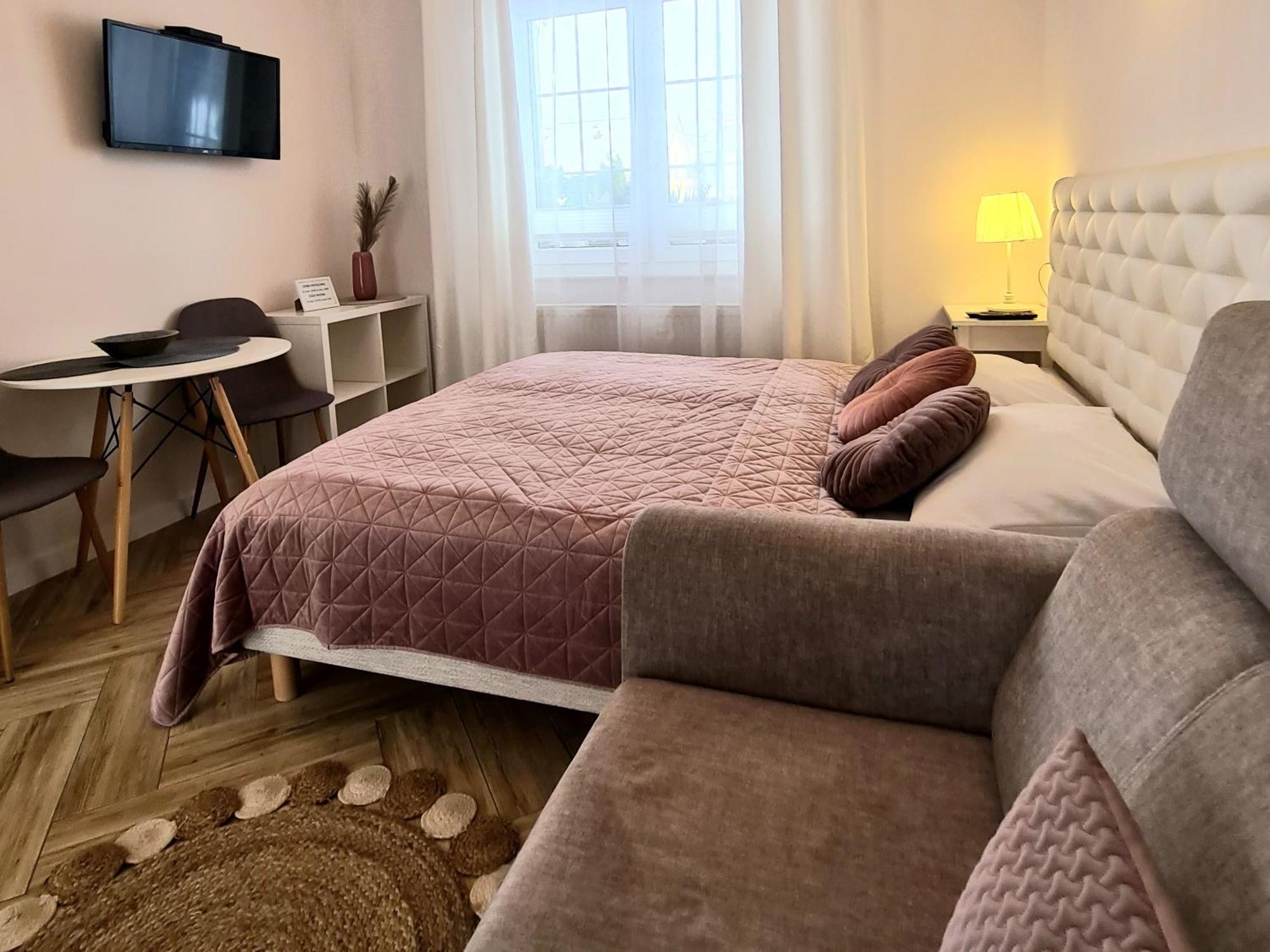 Apartamenty "La Villa" Z Klimatyzacja, Ogrodem, Parkingiem, Blisko Centrum Kudowa Zdroj Luaran gambar