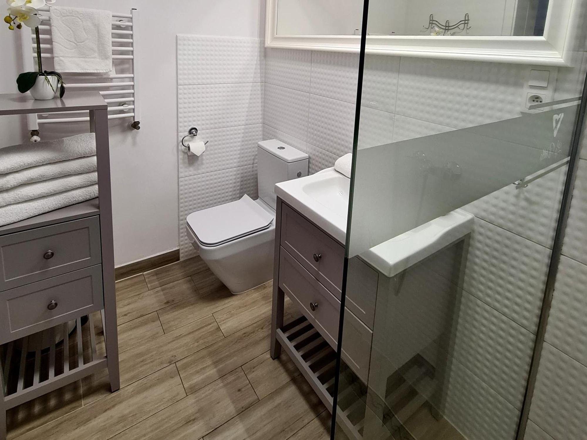 Apartamenty "La Villa" Z Klimatyzacja, Ogrodem, Parkingiem, Blisko Centrum Kudowa Zdroj Luaran gambar