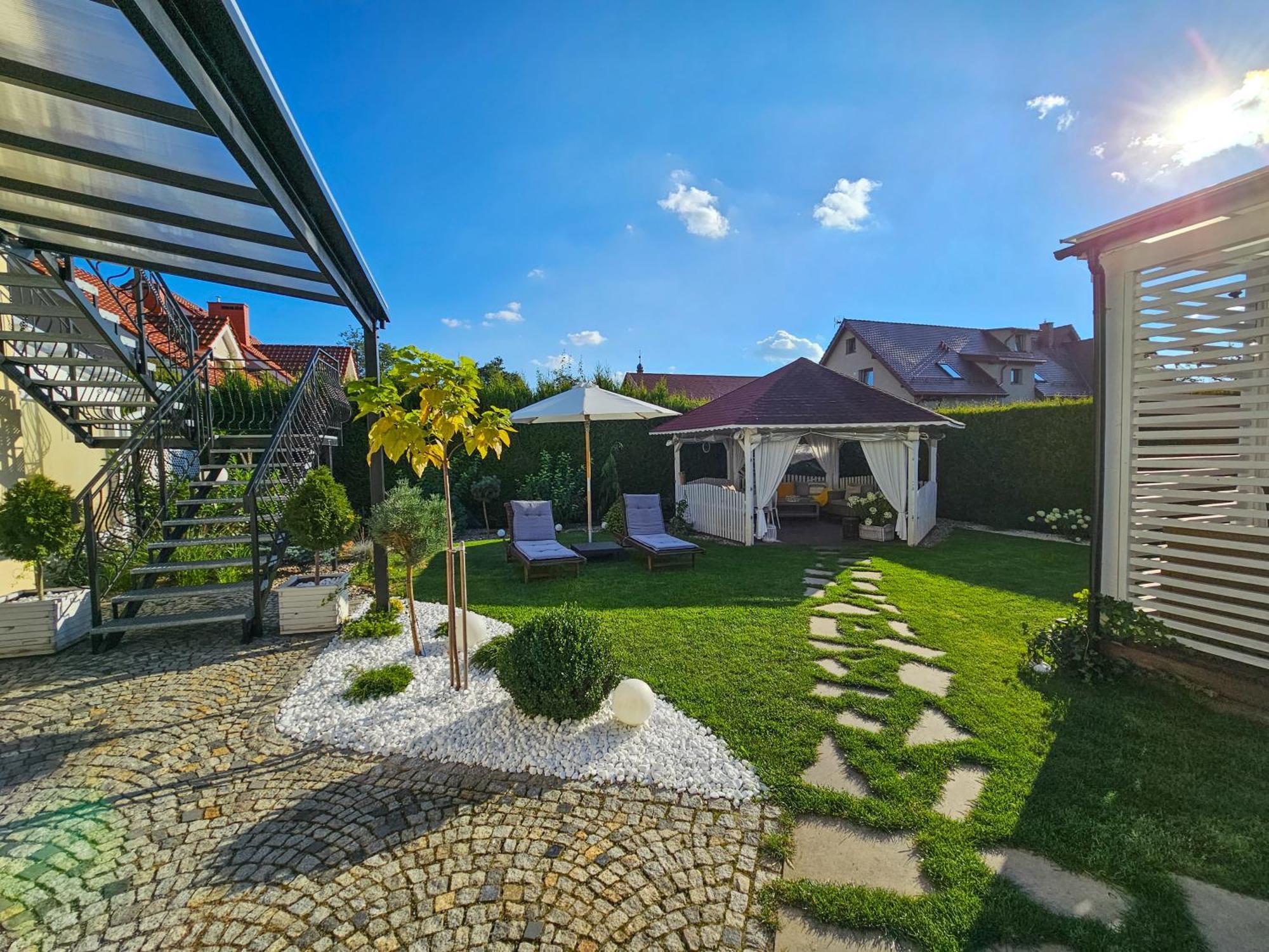 Apartamenty "La Villa" Z Klimatyzacja, Ogrodem, Parkingiem, Blisko Centrum Kudowa Zdroj Luaran gambar