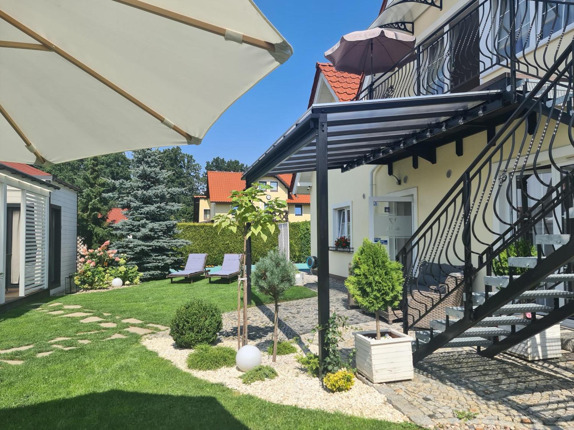Apartamenty "La Villa" Z Klimatyzacja, Ogrodem, Parkingiem, Blisko Centrum Kudowa Zdroj Luaran gambar
