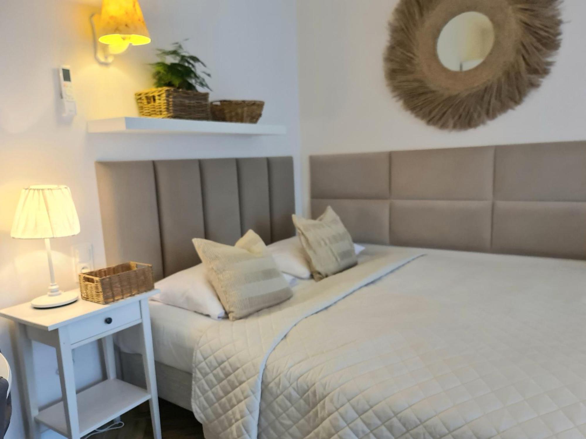 Apartamenty "La Villa" Z Klimatyzacja, Ogrodem, Parkingiem, Blisko Centrum Kudowa Zdroj Luaran gambar
